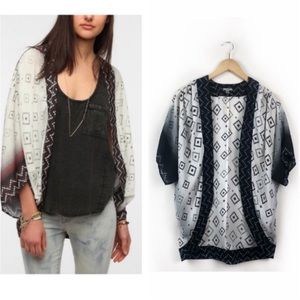 Urban Outfitters Ecote Black/White Short Geometric Print Kimono Sz S NWOT
